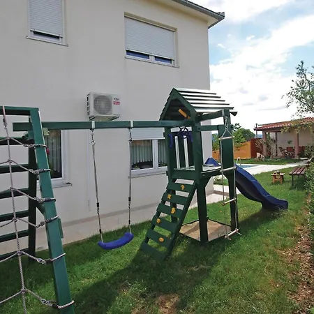 23 With Outdoor Swimmingpool Apartment *